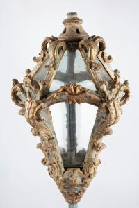 ALTE, LAKIERTE UND VERGOLDETE PALASTLATERNE MIT GEBLASENEM GLAS - GENUA - LUDWIG XV. ZEITALTER - 80CM X 55CM